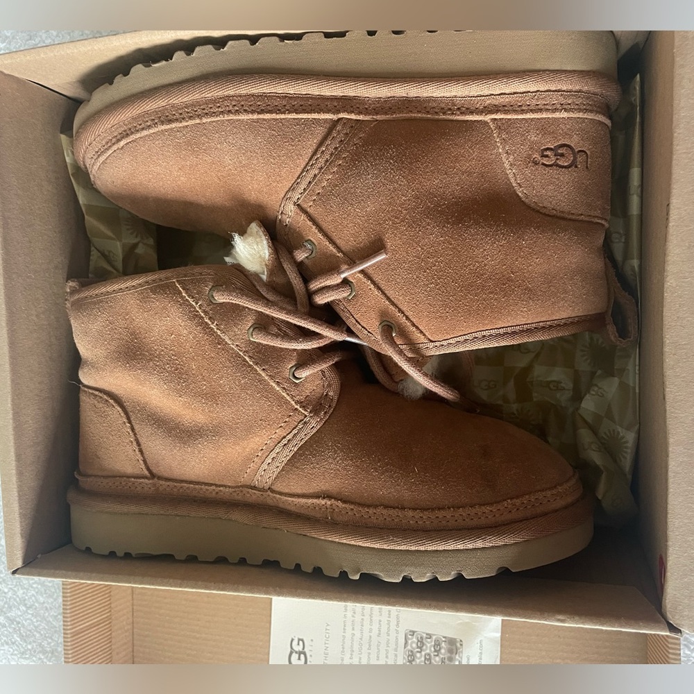 Ugg Australia Neumel Boots NWB
Womens US 5 OR Kids US 3